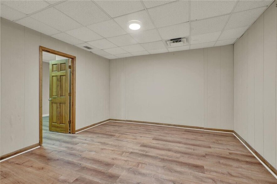 More Photos Of 1345 Ronald Reagan Blvd, Cumming Showroom For Sale