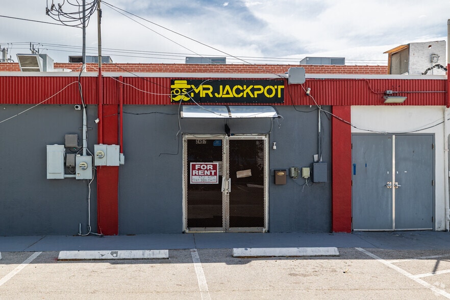 More Photos Of 2467-2469 Edison Ave, Fort Myers General Retail For Sale