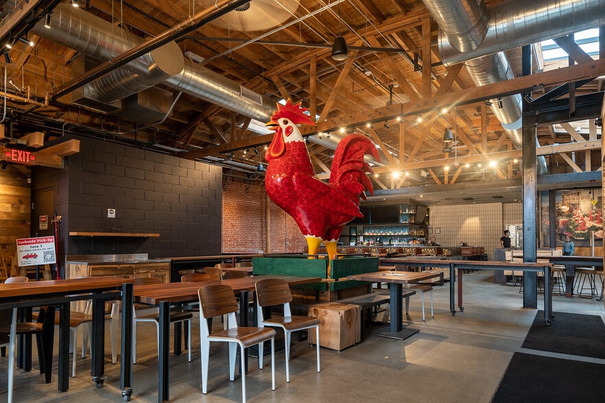 More Photos Of 30 W Green St, Pasadena Storefront For Lease