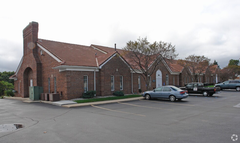 More Photos Of 3601-3665 E 11 Mile Rd, Warren Medical For Lease