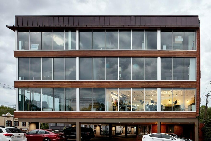 More Photos Of 601 E 63rd St, Kansas City Office For Lease