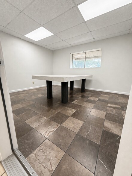 More Photos Of 6445 Burlington Dr, Houston Warehouse For Lease