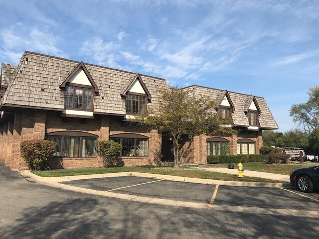 More Photos Of 28045 N Ashley Cir, Libertyville Light Distribution For Sale