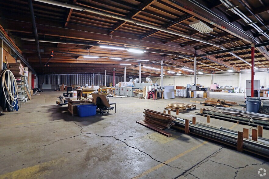 More Photos Of 630 SW Walnut St, Hillsboro Warehouse For Sale