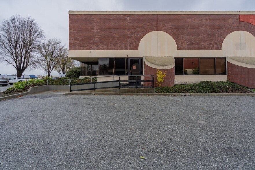 More Photos Of 255 Apollo Way, Hollister Warehouse For Lease