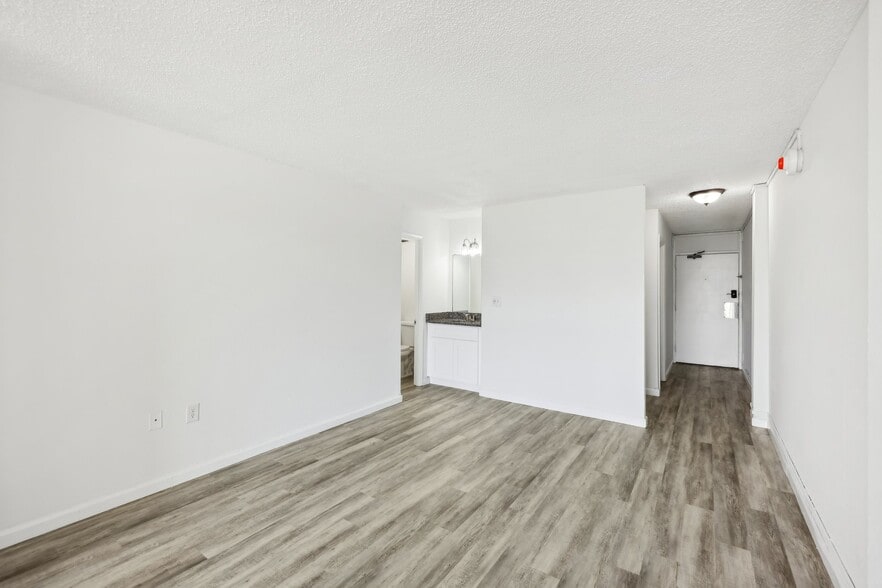More Photos Of 935 S Atlantic Ave, Daytona Beach Apartments For Sale