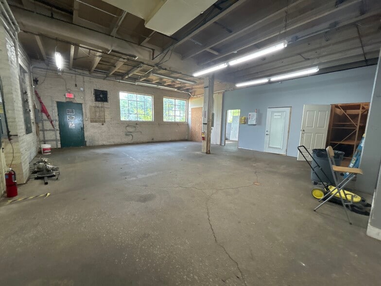More Photos Of 6020 Dahlin Drive, Skokie Industrial For Sale