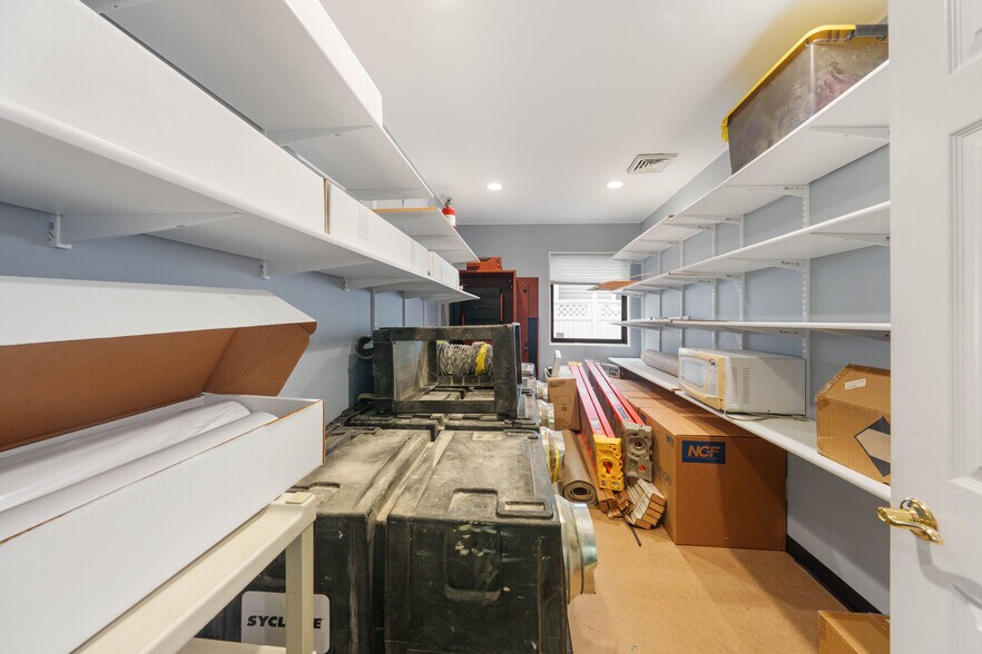 More Photos Of 277 W Clay Ave, Roselle Park Office For Sale