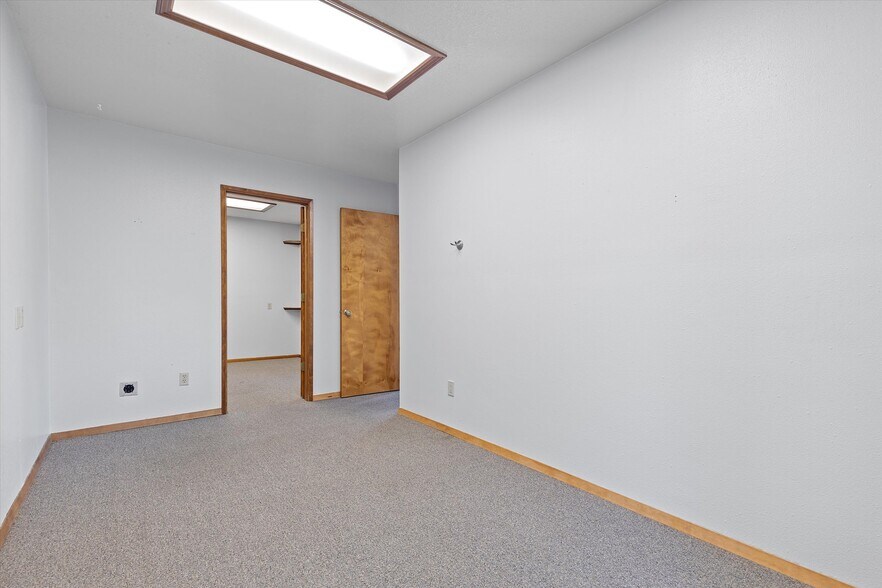 More Photos Of 1140 Ne Highway 101, Lincoln City Office For Sale