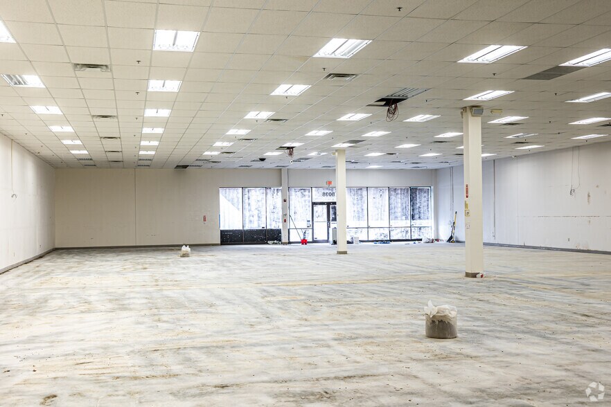 More Photos Of 8030 W 151st St, Overland Park Unknown For Lease