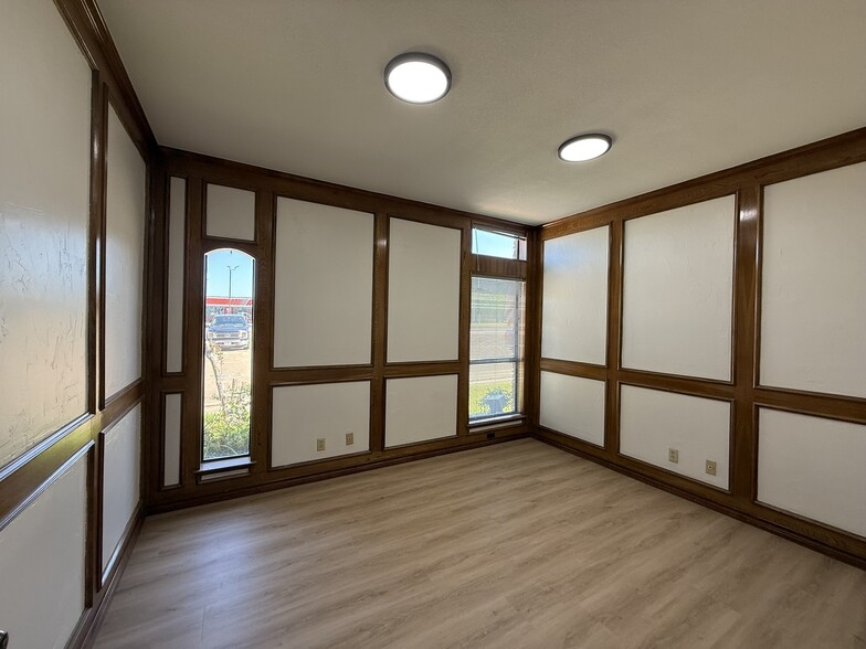 More Photos Of 304 Harwood Rd, Bedford Medical For Lease