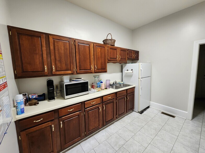 More Photos Of 1280 Fairway St, Bowling Green Office For Lease