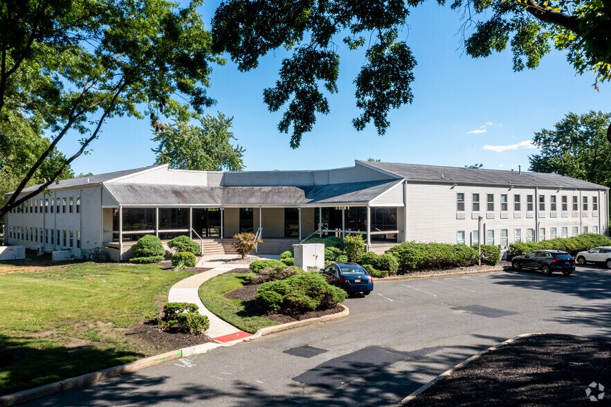 More Photos Of 59 Avenue at the Commons, Shrewsbury Medical For Lease