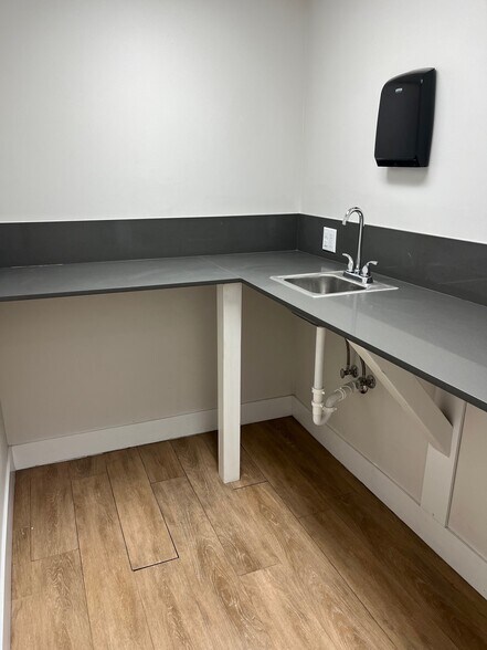 More Photos Of 4675 Ponce de Leon Blvd, Coral Gables Medical For Lease