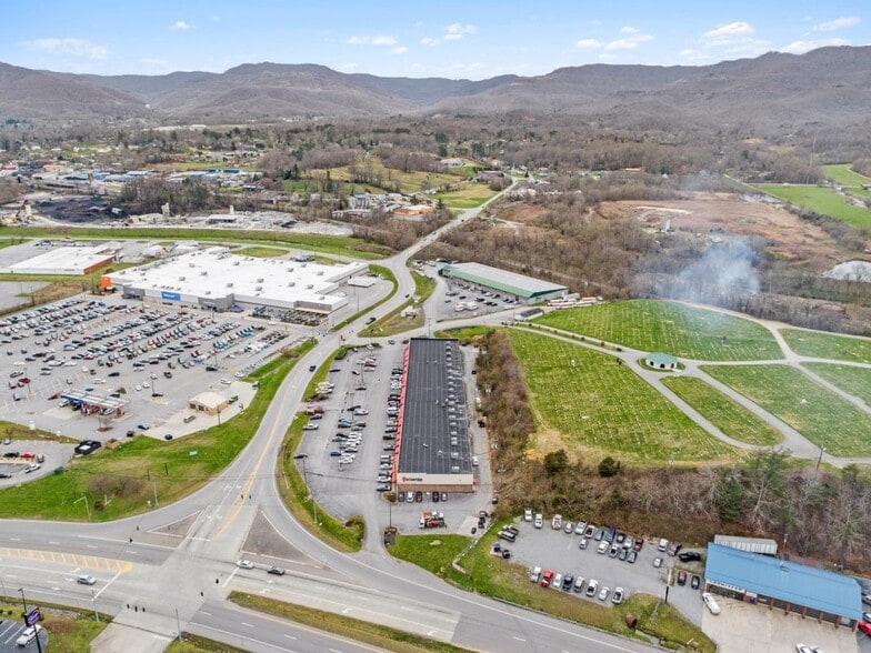 More Photos Of 1875 N 25th St, Middlesboro Restaurant For Lease