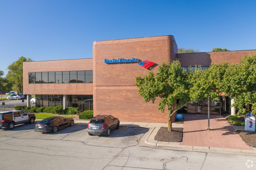 More Photos Of 8320 N Oak Tfwy, Kansas City Office For Lease