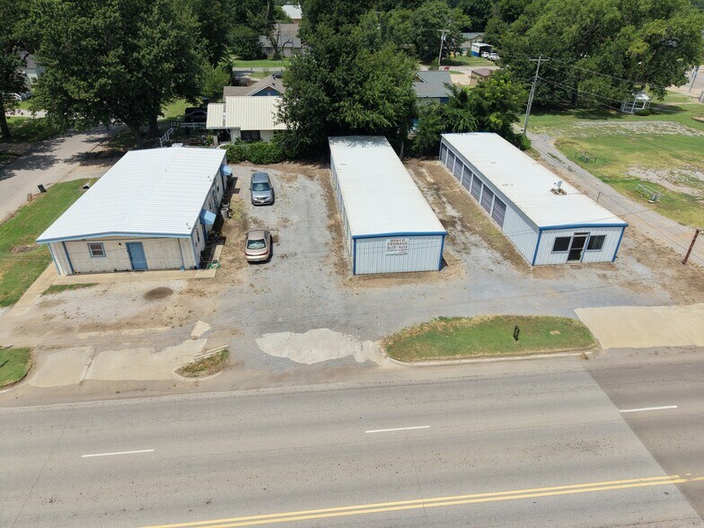 More Photos Of 107 3rd st, Minco Industrial For Sale