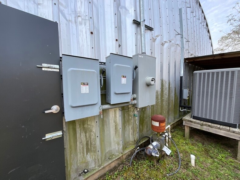 More Photos Of 2611 E 6th St, Panama City Warehouse For Sale