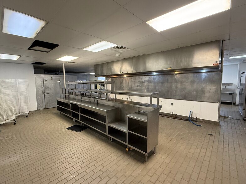 More Photos Of 10703 W Pleasant Valley Rd, Parma Freestanding For Lease