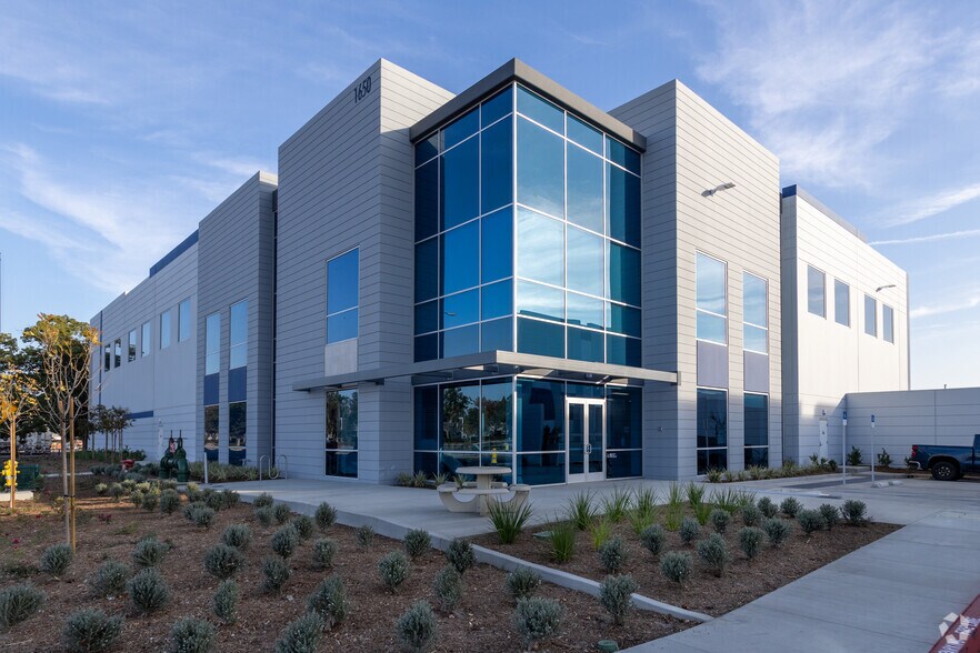 More Photos Of 1650 E Holt Blvd, Ontario Warehouse For Lease