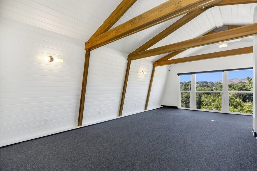 More Photos Of 28220 Agoura Rd, Agoura Hills Loft Creative Space For Lease