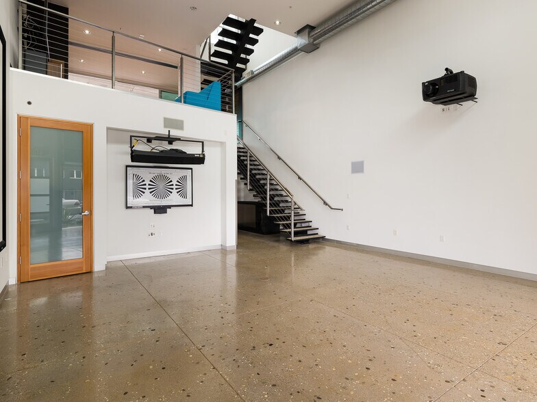 More Photos Of 215-237 California St, El Segundo Loft Creative Space For Sale