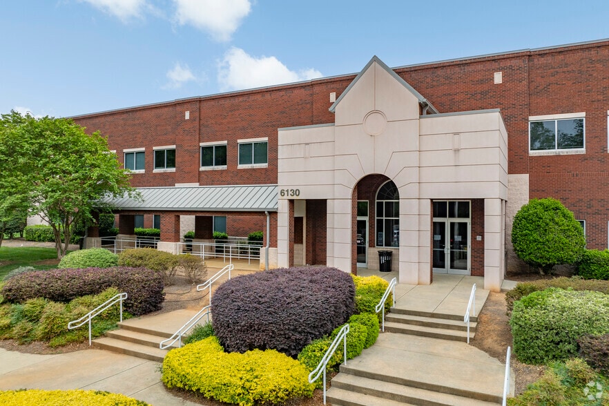 More Photos Of 6130 Tyvola Centre Dr, Charlotte Office For Lease