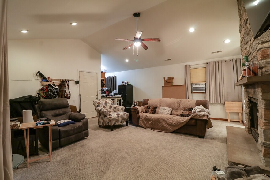More Photos Of 40523 N Il Route 83, Antioch Apartments For Sale