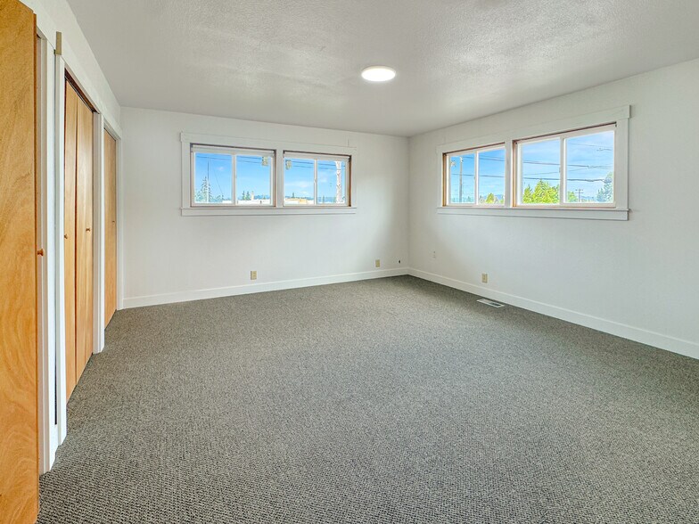 More Photos Of 902 E Maple St, Arlington Medical For Lease