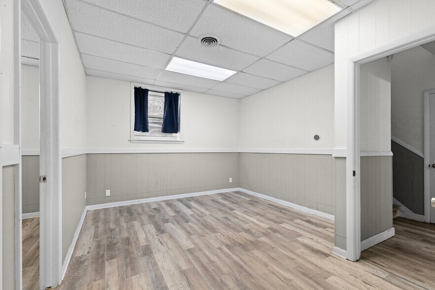 More Photos Of 7161 N 43rd St, Milwaukee Office For Sale