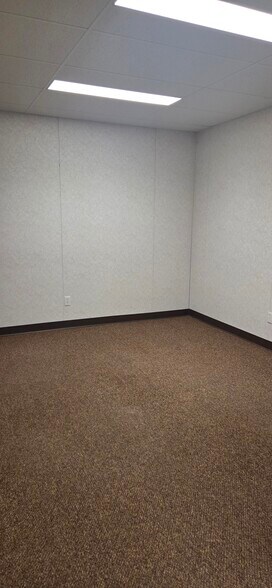 More Photos Of 2013 20 Ave, Nanton Office For Lease
