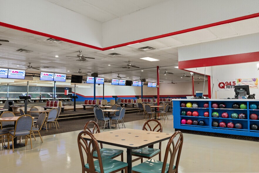 More Photos Of 900 W Corsicana St, Athens Bowling Alley For Sale