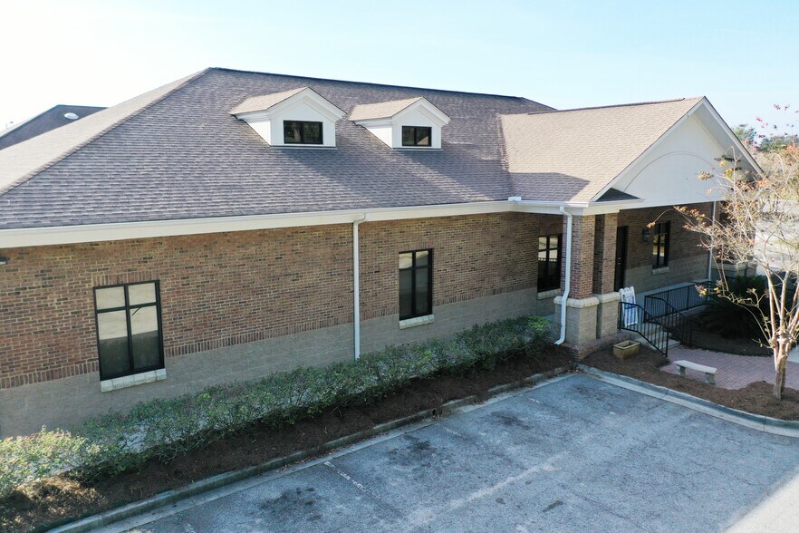 More Photos Of 10055 Ford Ave, Richmond Hill Medical For Lease