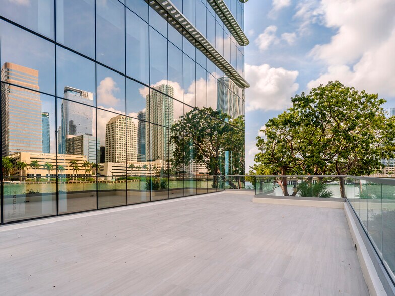 More Photos Of 601 Brickell Key Dr, Miami Coworking Space