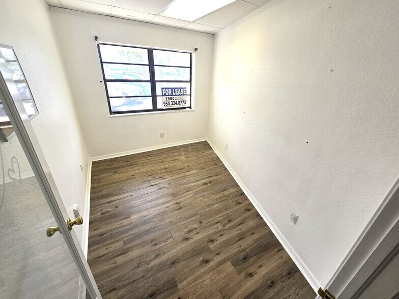 More Photos Of 7430-7448 S Us-1 Hwy, Port Saint Lucie Office For Lease