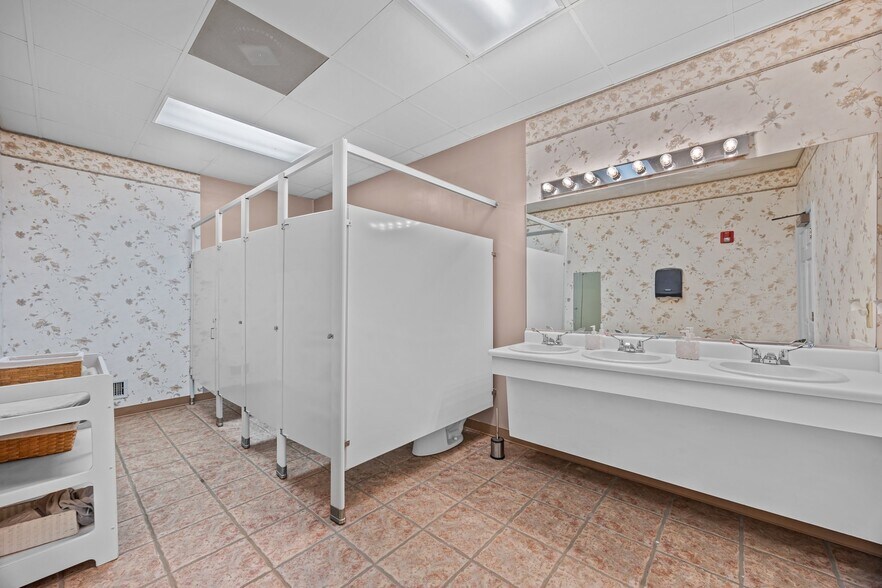 More Photos Of 188 Wiggins Rd, Mooresville Specialty For Sale