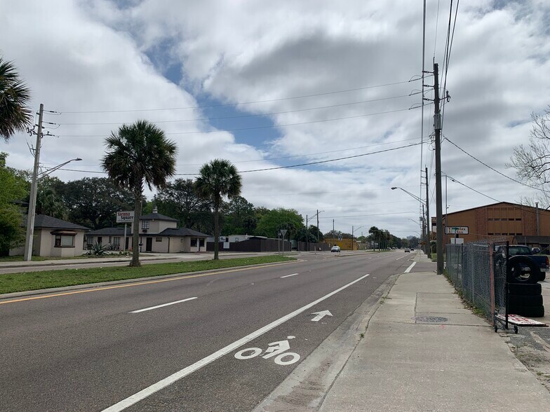 More Photos Of 5106 N Main St, Jacksonville Service Station For Sale