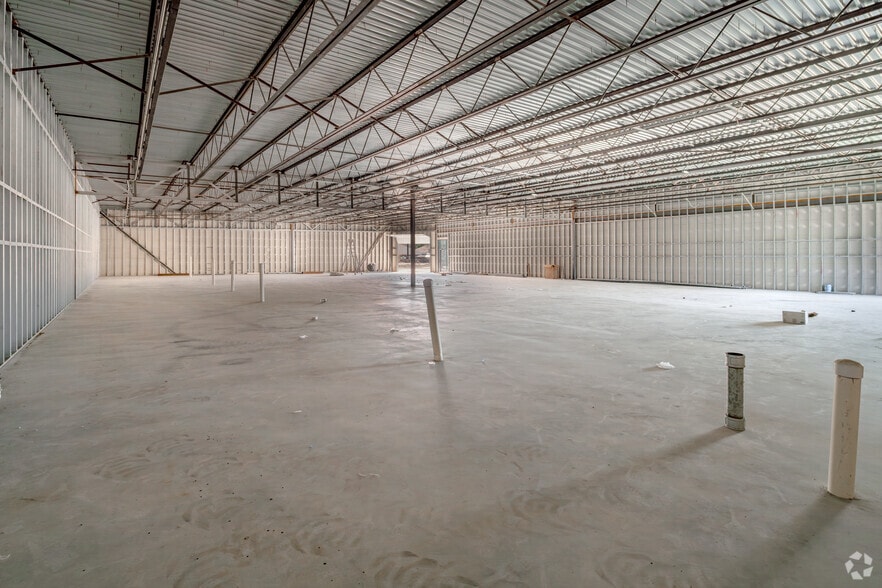 More Photos Of 15910 University Oak, San Antonio Warehouse For Lease