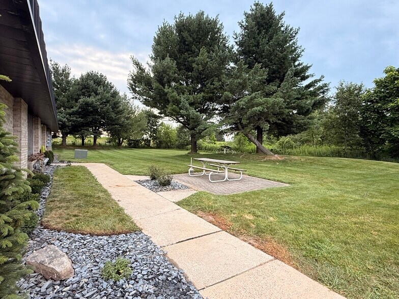 More Photos Of 2804 Boilermaker Ct, Valparaiso Office For Lease