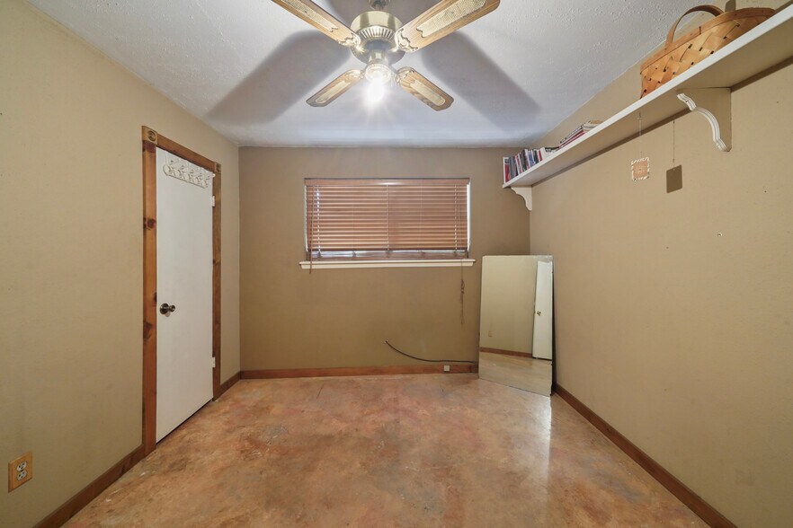More Photos Of 19493 Keenan Cut Off Rd, Montgomery Office Residential For Sale