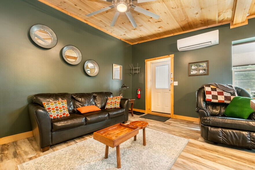 More Photos Of 541 Spruce St, Thomas Flex For Sale