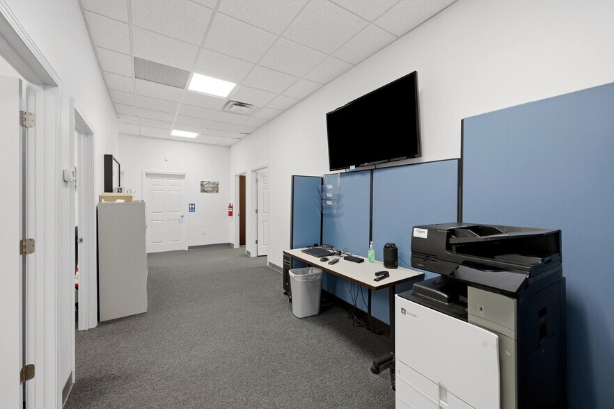 More Photos Of 2380 Fortune Dr, Lexington Light Manufacturing For Lease