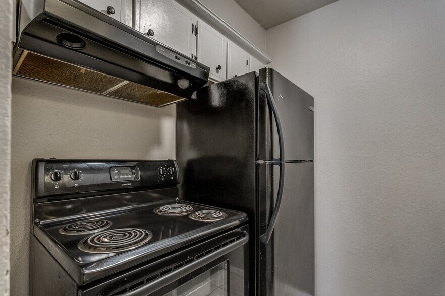 More Photos Of NW 10th St & N Classen Blvd, Oklahoma City Apartments For Sale