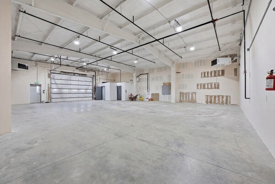 More Photos Of 5275 Adams St, Denver Warehouse For Lease
