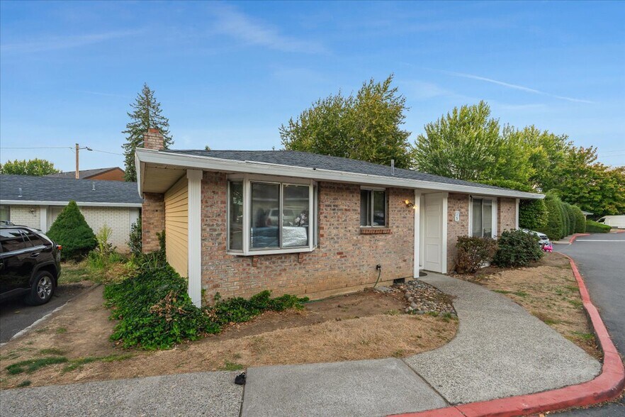 More Photos Of 1757 NE 162nd Ave, Portland Apartments For Sale