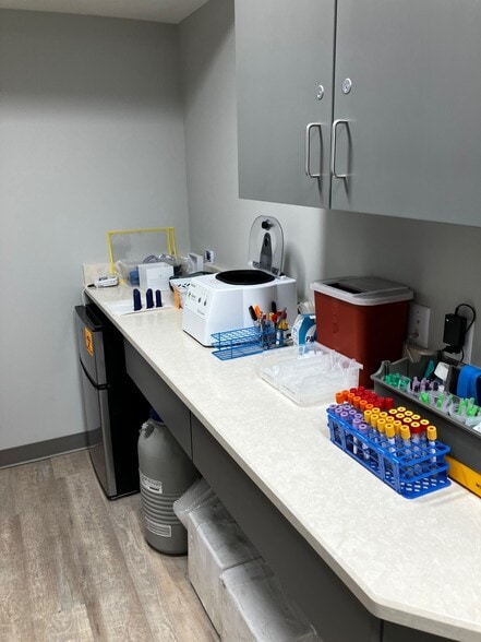 More Photos Of 1305 Chestnut St, West Bend Medical For Lease