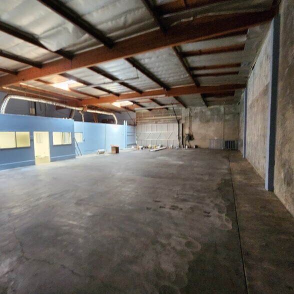 More Photos Of 555 S Isis Ave, Inglewood Warehouse For Lease