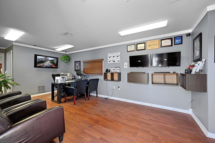 More Photos Of 2451 Baltimore Blvd, Finksburg Auto Repair For Sale