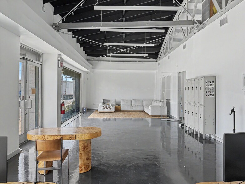 More Photos Of 1507-1509 Maple Ave, Los Angeles Warehouse For Lease