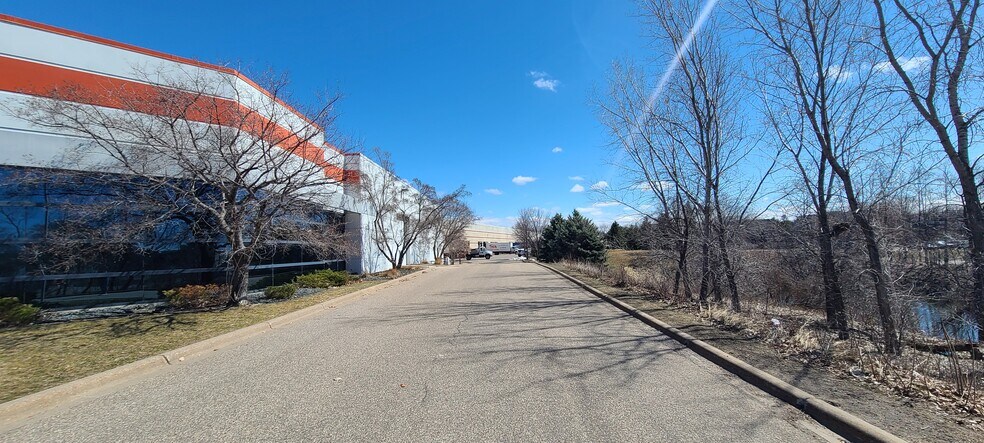 More Photos Of 2400 Pilot Knob Rd, Mendota Heights Light Manufacturing For Lease